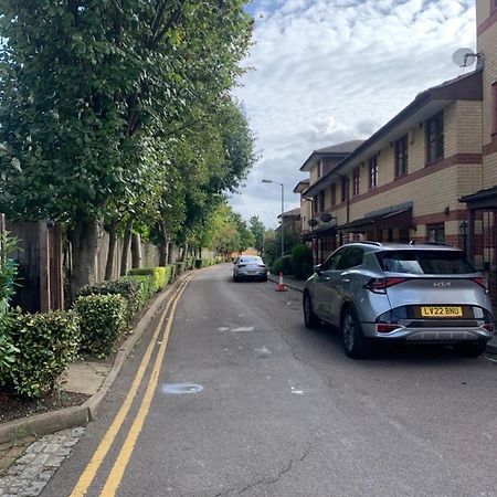 Large, Spacious 3 Bedroom Sleeps 6, Apartment For Contractors And Holidays In Lewisham, Greater London - 1 Free Parking Space & Free Wifi Londres Exterior foto