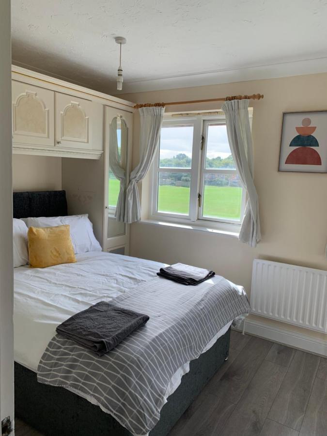 Large, Spacious 3 Bedroom Sleeps 6, Apartment For Contractors And Holidays In Lewisham, Greater London - 1 Free Parking Space & Free Wifi Londres Exterior foto