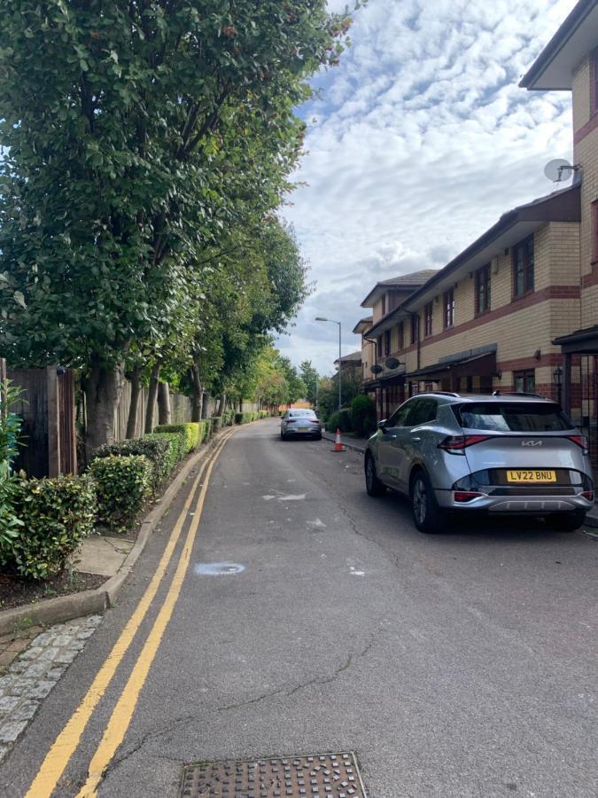 Large, Spacious 3 Bedroom Sleeps 6, Apartment For Contractors And Holidays In Lewisham, Greater London - 1 Free Parking Space & Free Wifi Londres Exterior foto