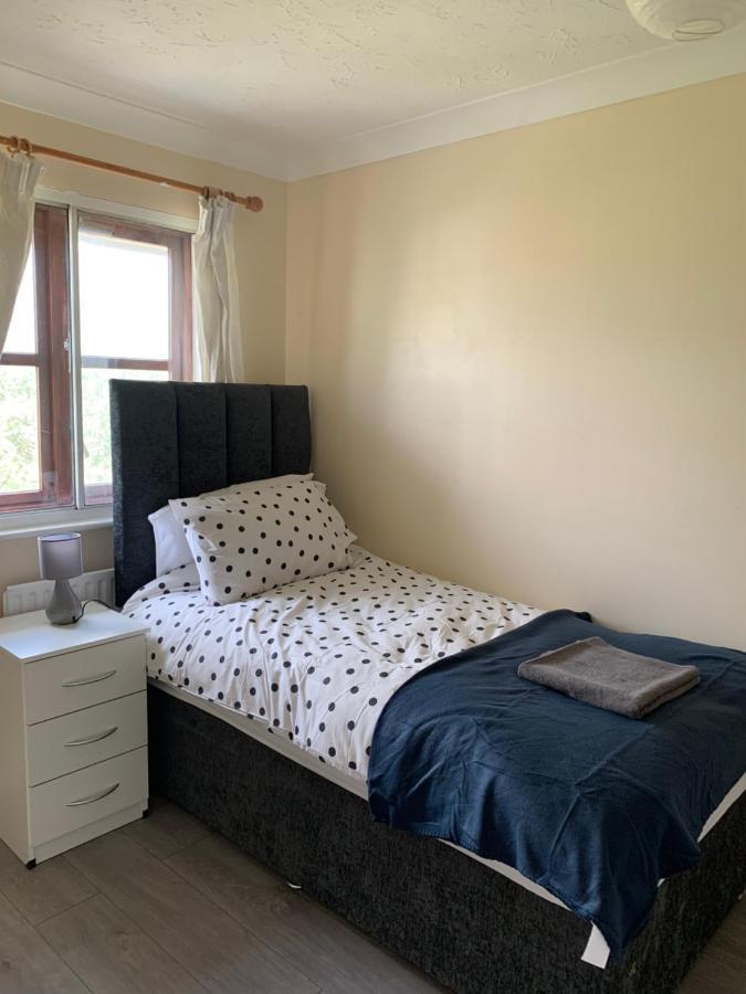 Large, Spacious 3 Bedroom Sleeps 6, Apartment For Contractors And Holidays In Lewisham, Greater London - 1 Free Parking Space & Free Wifi Londres Exterior foto