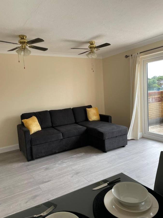 Large, Spacious 3 Bedroom Sleeps 6, Apartment For Contractors And Holidays In Lewisham, Greater London - 1 Free Parking Space & Free Wifi Londres Exterior foto