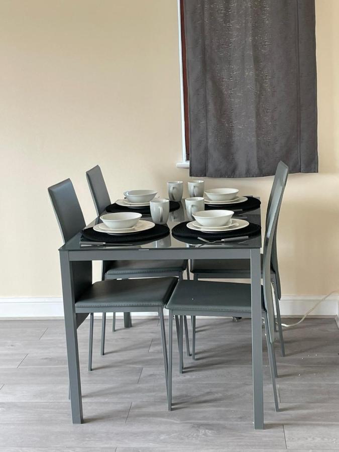 Large, Spacious 3 Bedroom Sleeps 6, Apartment For Contractors And Holidays In Lewisham, Greater London - 1 Free Parking Space & Free Wifi Londres Exterior foto
